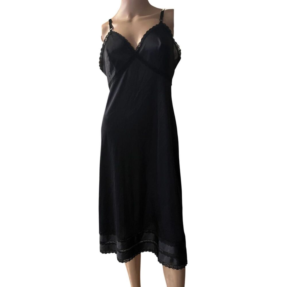 Vintage Women's Sears 1970's Full Black Nylon "The Doesn't Slip" Sz 36" Bust